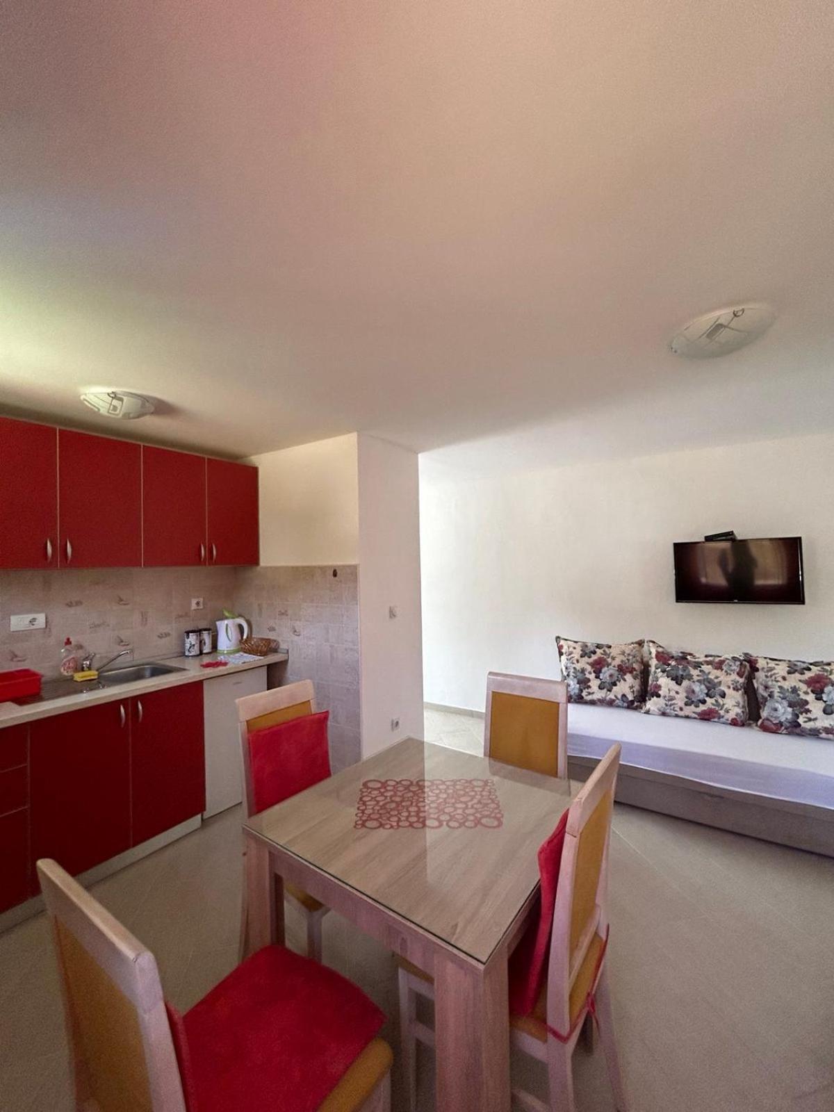 Apartments Marija Tivat Exteriör bild