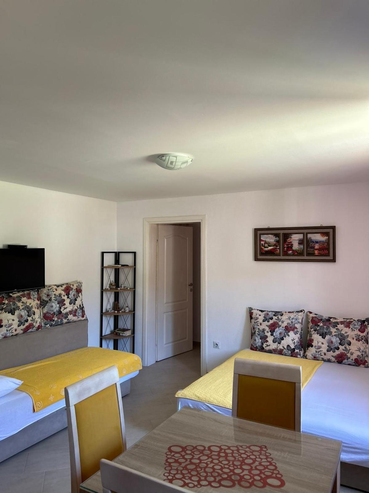 Apartments Marija Tivat Exteriör bild